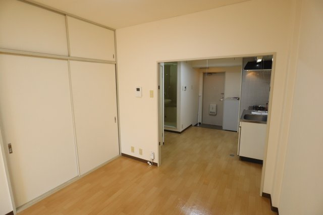 東川サンコーポの居間・リビング