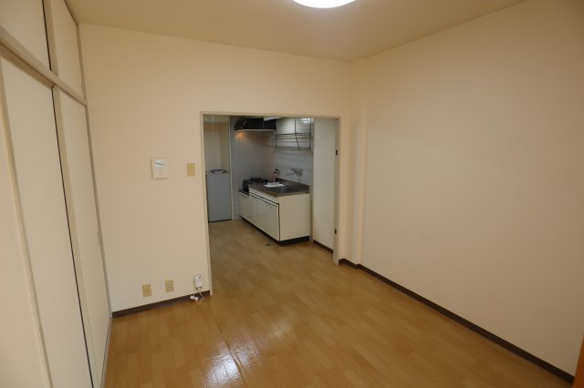 東川サンコーポの居間・リビング