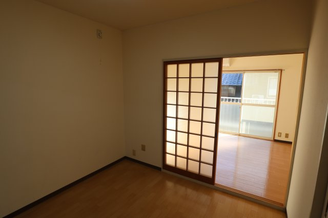 東川サンコーポの居間・リビング