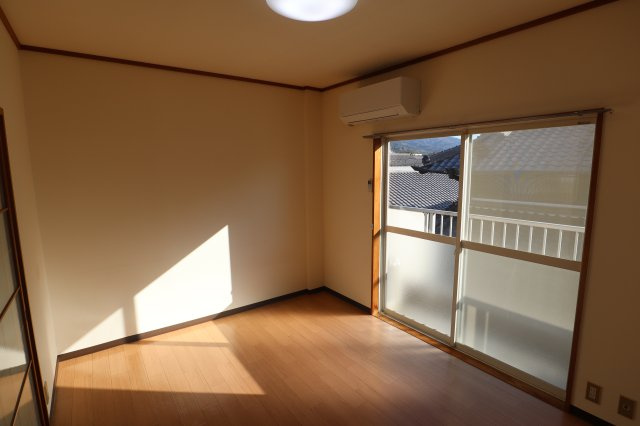 東川サンコーポの洋室