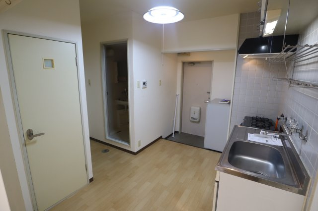 東川サンコーポの居間・リビング