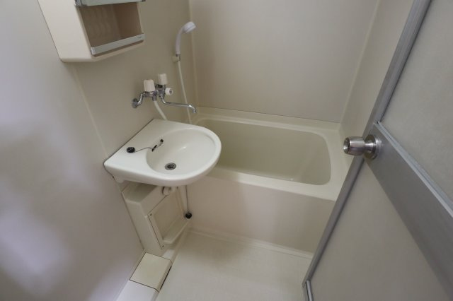 東川サンコーポの浴室