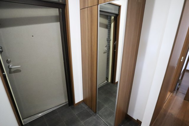 欅コートの玄関