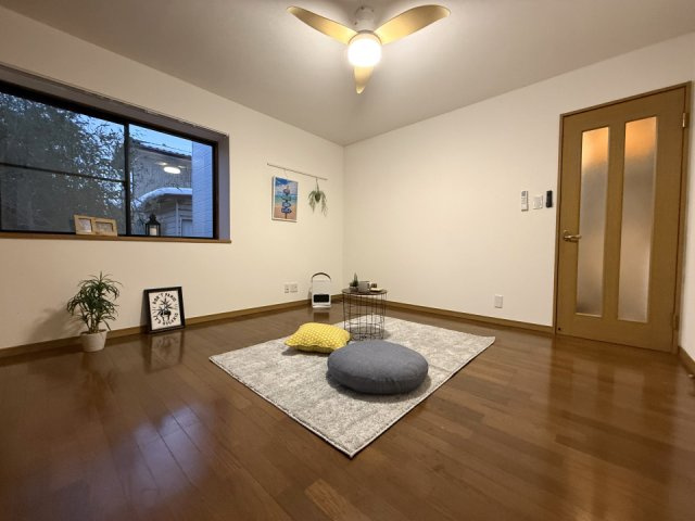 新潟市西区五十嵐中島4丁目【クレッシェンド】の洋室