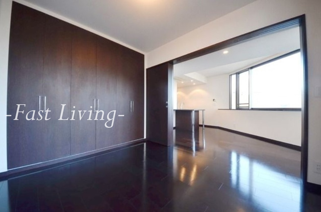 パークキューブ春日安藤坂の居間・リビング