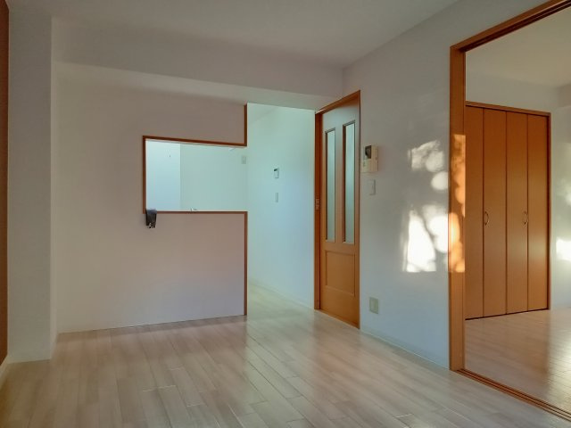 川崎市多摩区菅５丁目の賃貸マンションの居間・リビング