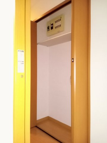 川崎市多摩区菅５丁目の賃貸マンションの収納