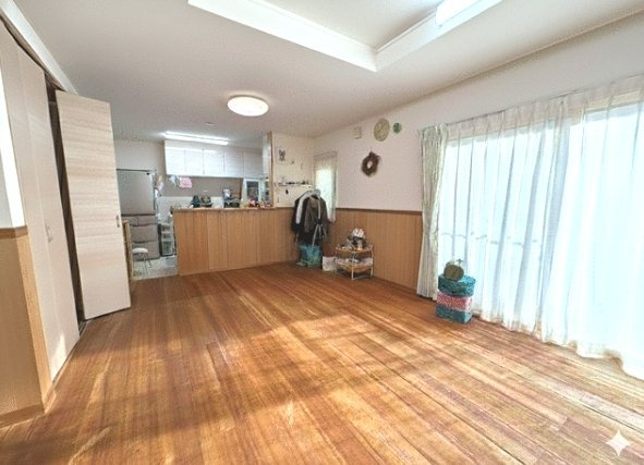 大網白里市みどりが丘　中古戸建の居間・リビング|平成27年8月築3LDKみどりが丘分譲地内 北西角地 都市ガス上下水 駐車3台可（車種制限あり）
 