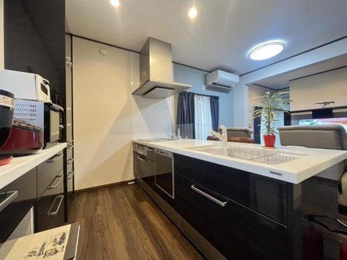 知多郡武豊町大字冨貴字外面のキッチン|1階　リビングの様子を見ることができるカウンターキッチン☆