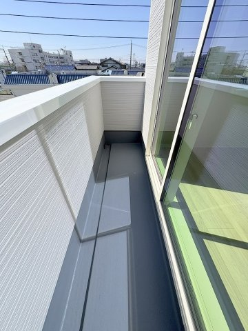 八潮市八潮7丁目　新築戸建　全2棟　2号棟のバルコニー|南向きの明るいバルコニーです