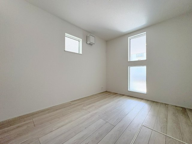 八潮市八潮7丁目　新築戸建　全2棟　2号棟の洋室|2面採光の明るい洋室5.67帖