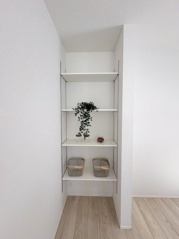 八潮市八潮7丁目　新築戸建　全2棟　2号棟の収納|食品やキッチン家電の収納にも便利なキッチンの可動棚です