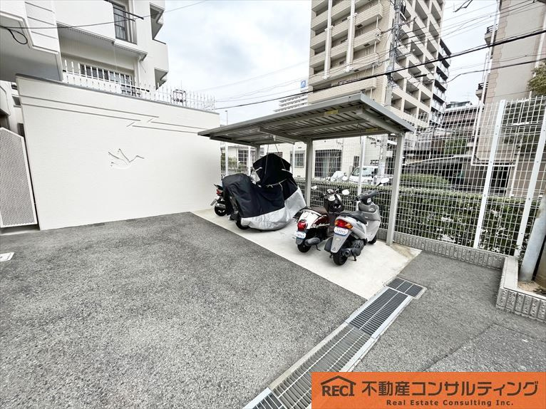 パレスエクセル東灘の駐車場