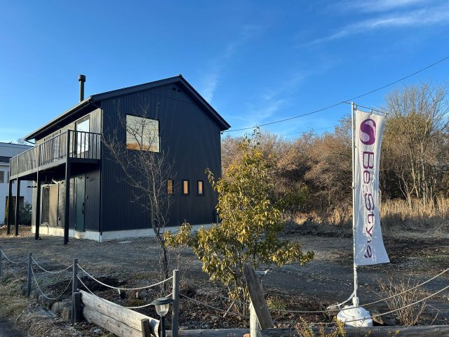 諏訪郡原村上里　中古住宅の外観|東側出入り口