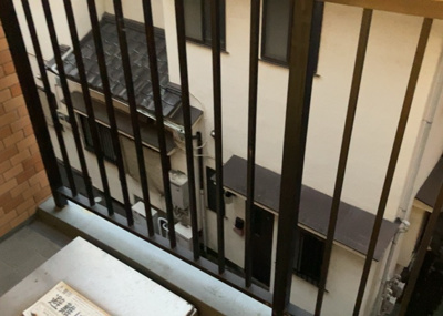 【バルコニー】 | ライオンズマンション町田南 | バルコニーは、室外の専用スペースのうち、「屋根がなく開放された空間」であるものを指します。ベランダより広いタイプのものが多く、日当たりもよいため家庭菜園などを楽しみたい人にとって適した環境となります。