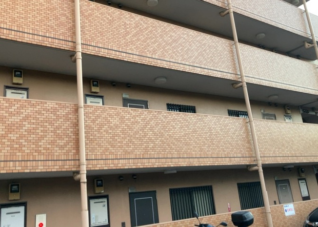 【構造・工法・仕様】 | ライオンズマンション町田南 | ＲＣ造、Reinforced Concreteは直訳すると補強されたコンクリートです。主に柱や梁・床・壁が鉄筋とコンクリートで構成おり、鉄筋を組んだ型枠にコンクリートを流し込んで固めたものを指します。