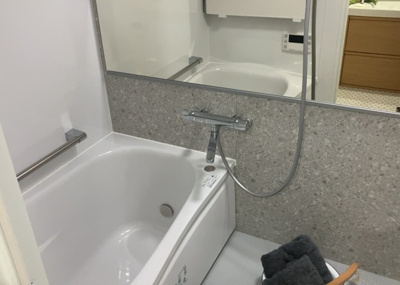 【浴室】 | ライオンズマンション町田南 | 入浴時の快適さも大事なことですが、綺麗な状態を維持できなければ気持ちよく入浴できません。毎日の掃除が楽という点は大事なポイントになります！カビが生えにくく掃除がしやすい、壁や浴槽を選ぶといいでしょう。