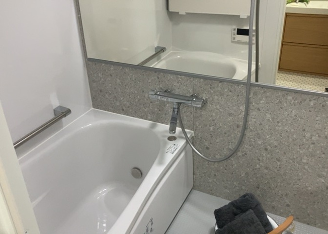 【浴室】 | ライオンズマンション町田南 | 入浴時の快適さも大事なことですが、綺麗な状態を維持できなければ気持ちよく入浴できません。毎日の掃除が楽という点は大事なポイントになります！カビが生えにくく掃除がしやすい、壁や浴槽を選ぶといいでしょう。