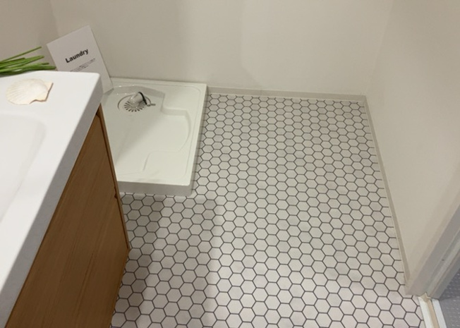 【脱衣所】 | ライオンズマンション町田南 | 洗面脱衣所は「体を綺麗に整える場所」という目的と役割を持っています。そして便利で使い勝手のいい「体を綺麗に整える場所」にするためには、配置や動線、照明や収納計画をしっかりと検討しておく必要があります。