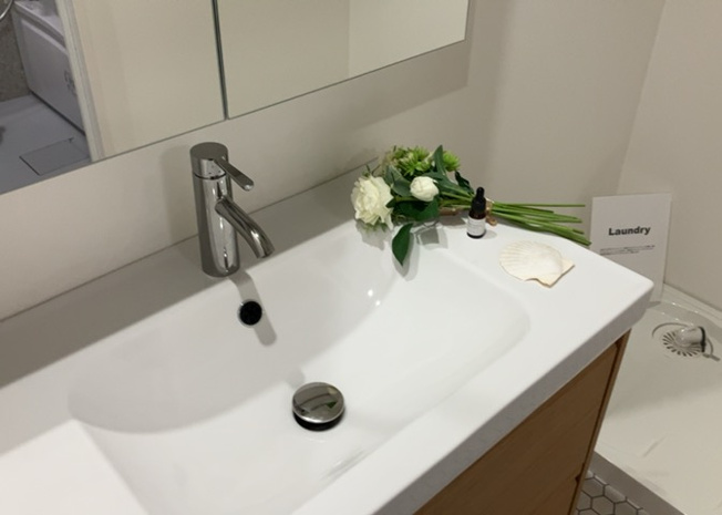 【独立洗面台】 | ライオンズマンション町田南 | 洗面化粧台では顔を洗ったり、身だしなみを整えることが本来の使い方ですが、用途によっては洗面化粧台に求められる機能が違ってくるため、ご自身や家族のライフスタイルに合ったものを選ぶことをおすすめ致します。