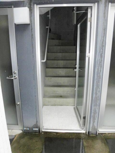 ニューディレクトレジデンス学芸大学の玄関