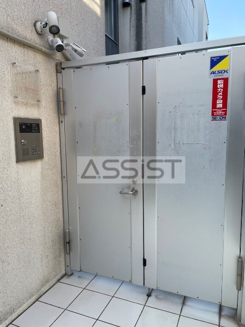 ニューディレクトレジデンス学芸大学のエントランス