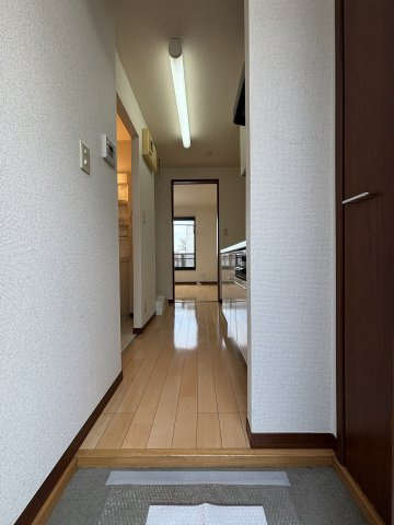 マナオラナハウスの玄関|シューズボックス付き♪※家具付き物件ではございません。