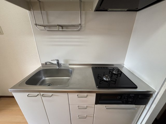 マナオラナハウスのキッチン|2口ガスコンロのグリル付き♪※家具付き物件ではございません。