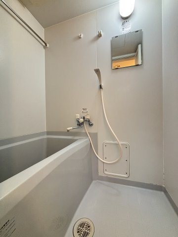 マナオラナハウスの浴室|浴室乾燥機付き♪※家具付き物件ではございません。