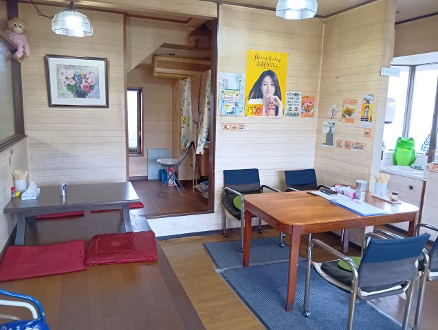 売中古戸建　富士市三ツ沢の洋室|店舗の内装は老舗感漂う落ち着いた雰囲気です。