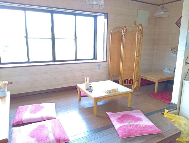 売中古戸建　富士市三ツ沢の洋室|大きい窓から入るたっぷりの日差しが嬉しいですね。