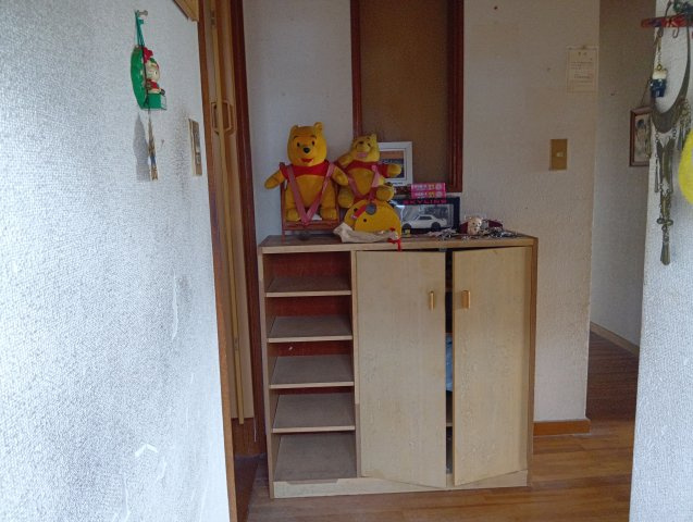 売中古戸建　富士市三ツ沢の玄関|1階の玄関です。店舗・教室・事務所としてもご利用いただけます。