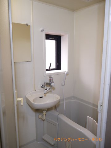 【浴室】 | 菱和パレス立教大前 | 一日の疲れを癒すバスルームは、心地よいリラックスを叶える清潔感溢れる美しい空間です。