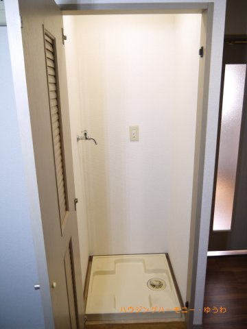 【ランドリースペース】 | 菱和パレス立教大前 | 洗濯機置き場が室内にあります。