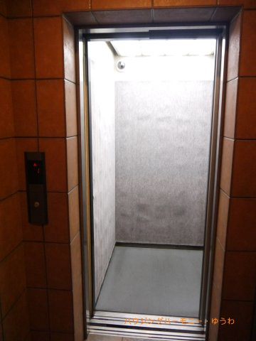 【その他共用部分】 | 菱和パレス立教大前 | 階段移動の手間を省く現代の必需設備です。