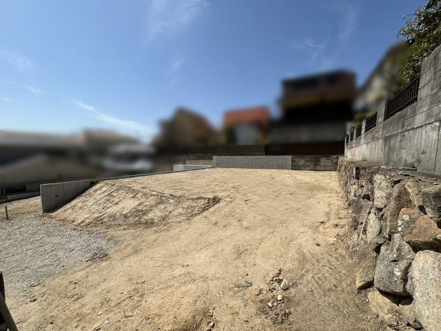 高座町 2号地の外観|南側ひな壇に位置し、明るい陽光と心地よい眺望が広がります