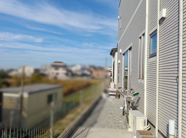 堺市西区戸建の展望|敷地内は、コンクリートと砂利で固められています。