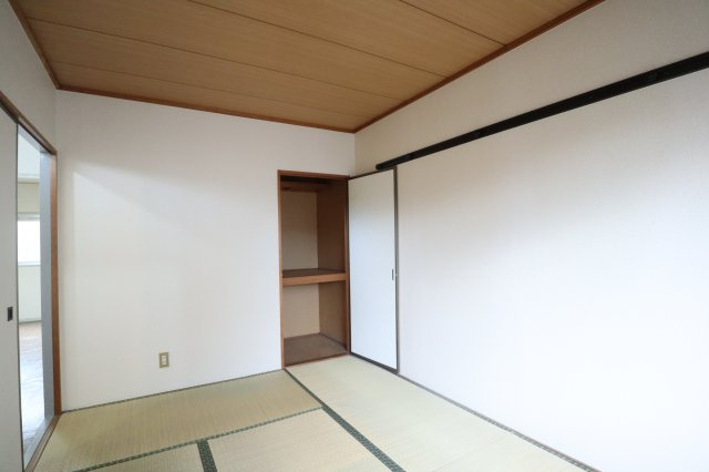 松美台ハイツの和室