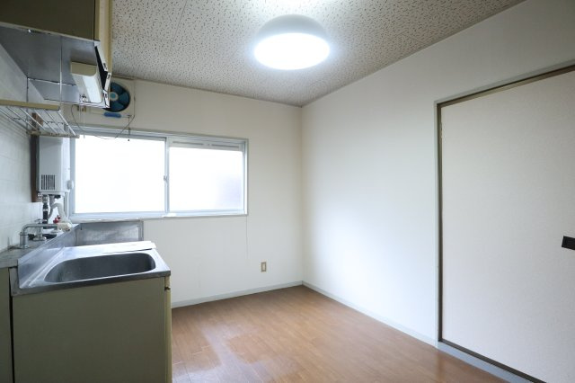 松美台ハイツの居間・リビング