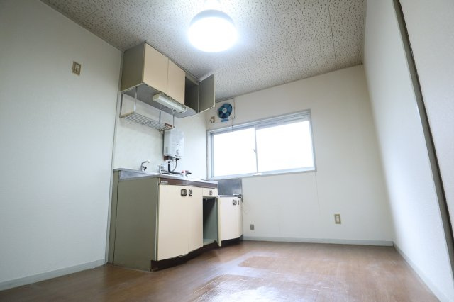 松美台ハイツの居間・リビング