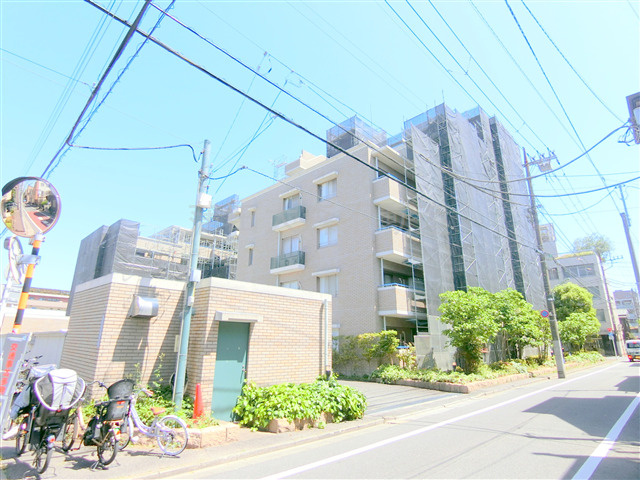 多摩川パークホームズの外観|1999年3月築　鉄筋コンクリート造地上7階建　総戸数64戸