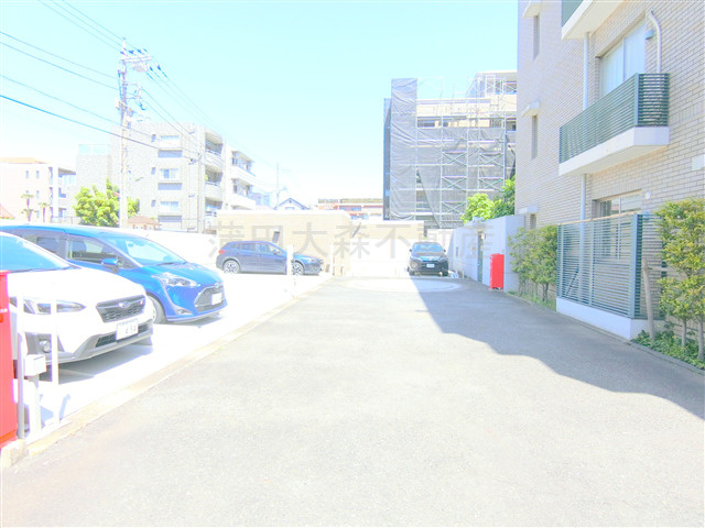多摩川パークホームズの駐車場