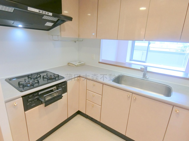 多摩川パークホームズのキッチン|3口ガスグリル付きシステムL字キッチン