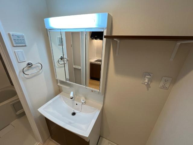 Ｈａｃｋ　ｂｅｒｒｙ真鍋（ハックベリーマナベ）の洗面所|洗髪洗面化粧台