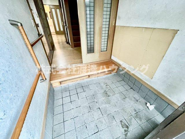 西堤学園町貸家の玄関