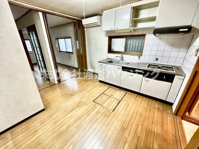 西堤学園町貸家の居間・リビング