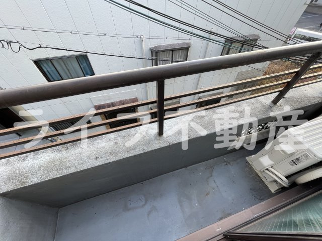 YOUハイム衣摺のバルコニー|外からの目が気にならないバルコニーで洗濯物が干せます