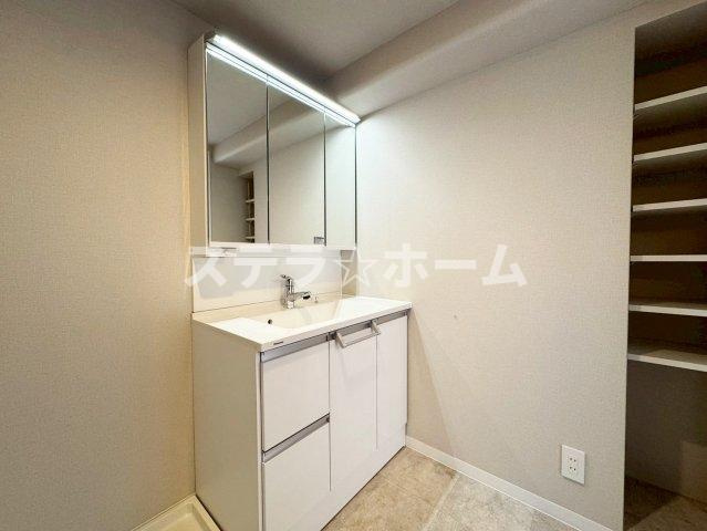 千里台スカイハイツC棟の独立洗面台|朝の支度にも助かる、独立の洗髪洗面化粧台