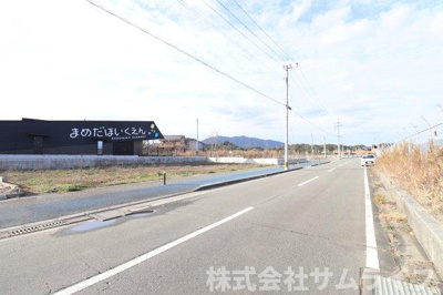 【前面道路含む現地写真】 | 桂川町豆田157坪　更地