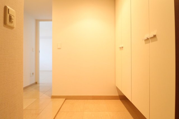 【玄関】 | 【玄関】靴好きには嬉しいたくさん収納できる下足入れ完備◎
